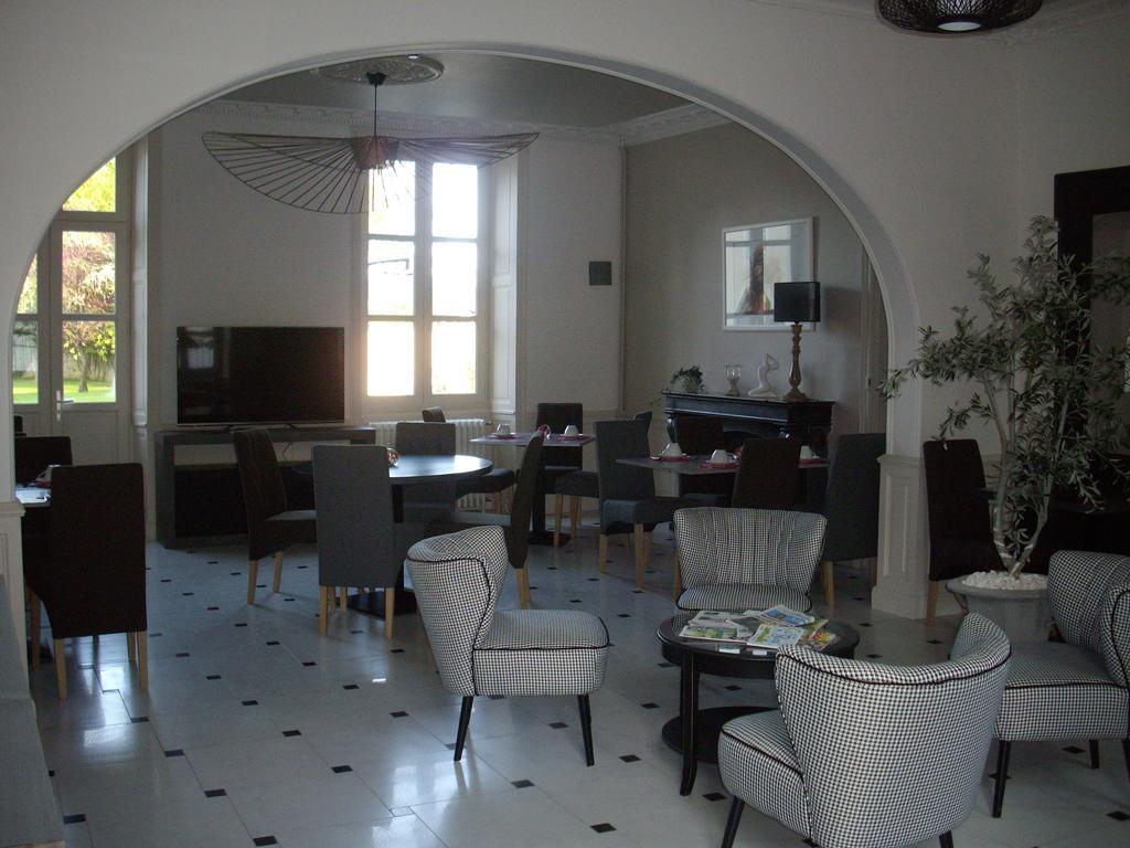 סאבלה סור-סארת' Hotel Le Saint Martin מראה חיצוני תמונה